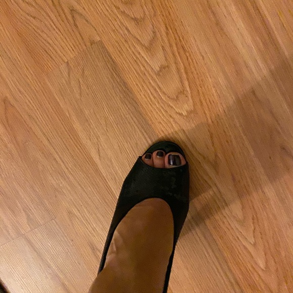 Shoes - Picture 4 of 6